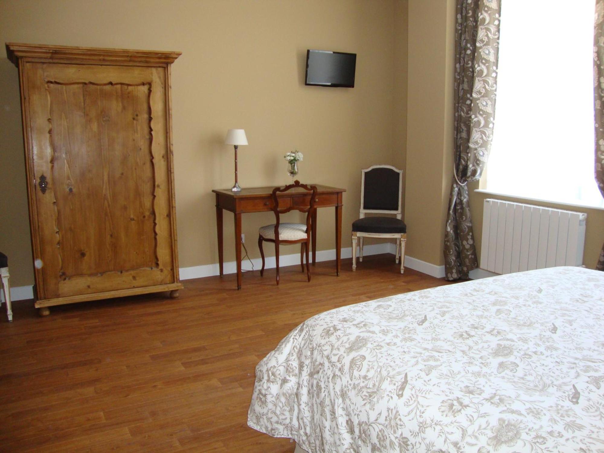 La Cour Des Carmes Bed & Breakfast Arras Room photo