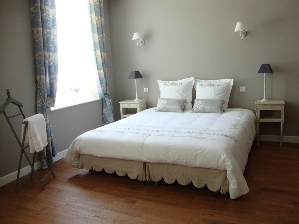 La Cour Des Carmes Bed & Breakfast Arras Room photo