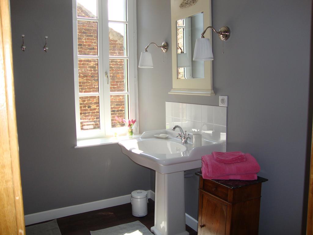 La Cour Des Carmes Bed & Breakfast Arras Room photo